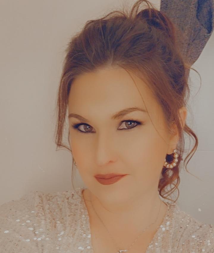 Portrait of Heather B.